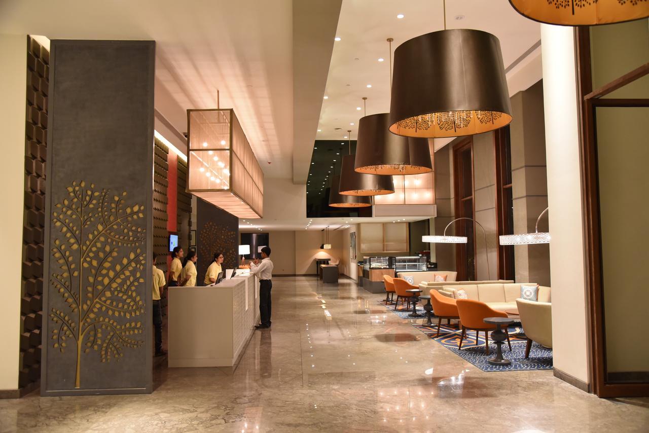 Grand Mercure Mysore - An Accor Brand Exterior foto The lobby of the hotel